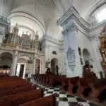 Droite : Emplacement du cœur dans le pilier